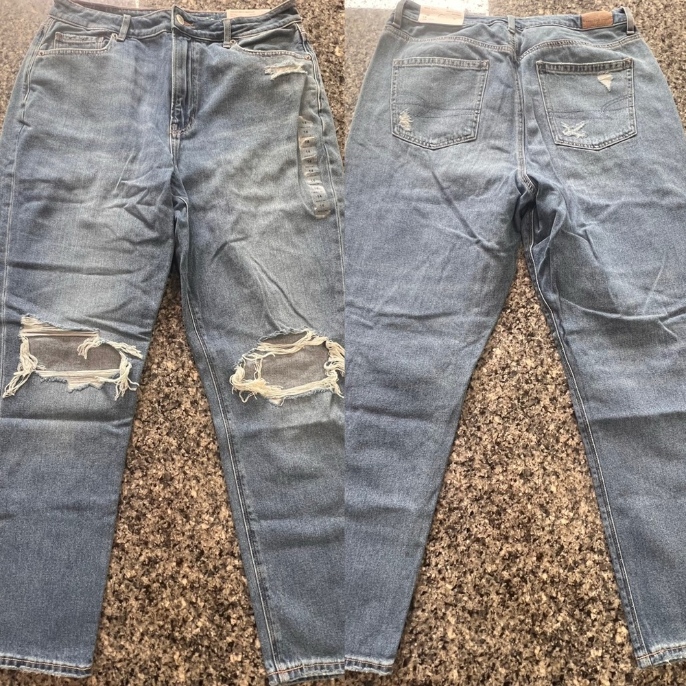 Women’s American Eagle Distressed Comfort Stretch Mom Jean (NWT) - Size 14R